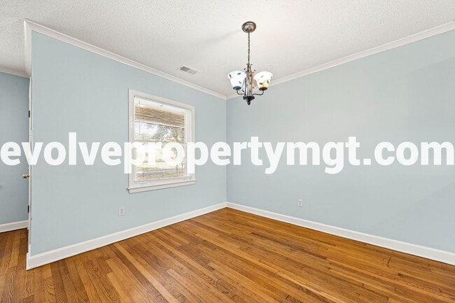 Building Photo - SPACIOUS CHARMING HOME!
