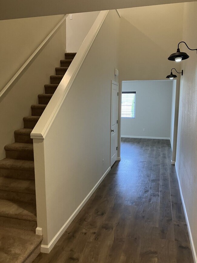 Building Photo - Beautiful Three Bedroom Home in North Salem