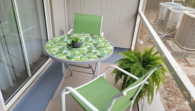 Building Photo - 6519 W Newberry Rd