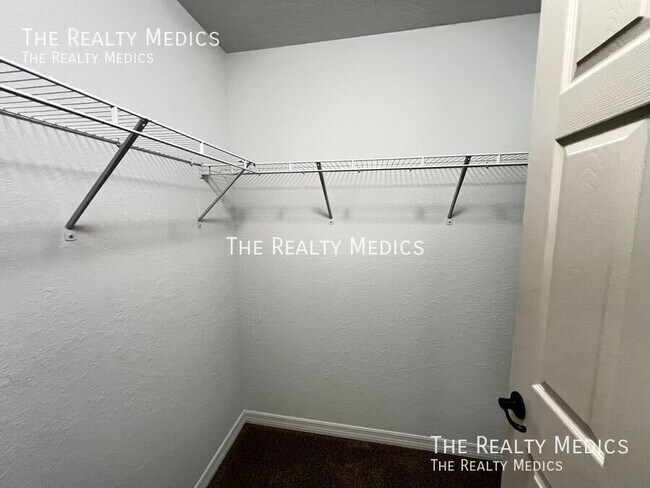 Building Photo - 16147 SW 17th Ave