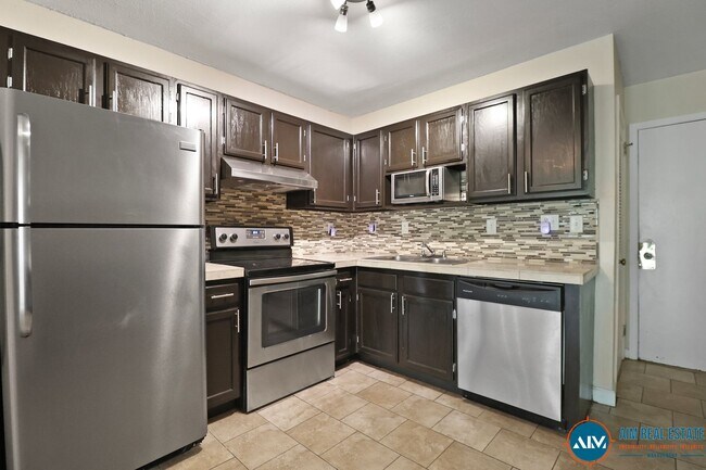 Building Photo - Move-In Ready 2 Bedroom Condo – Steps from Port Royal Sound - Available Now!