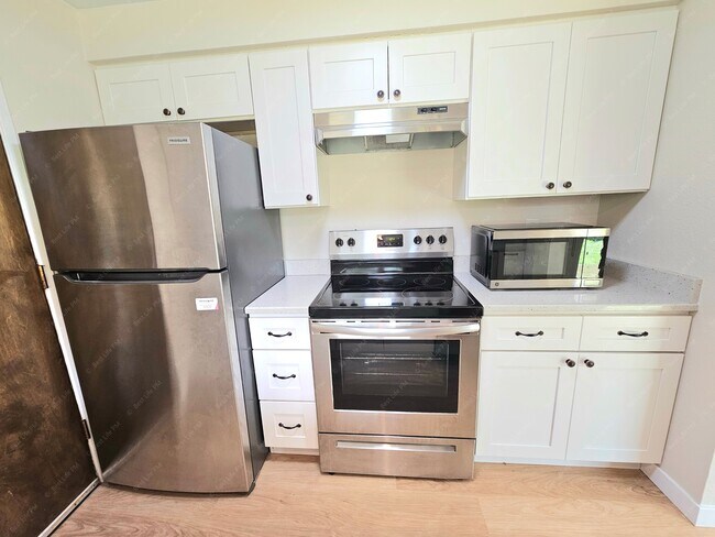 Building Photo - 7739 SE 101st Ave