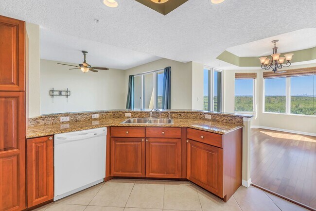 Building Photo - WATER VIEW CONDO 2/2 #714