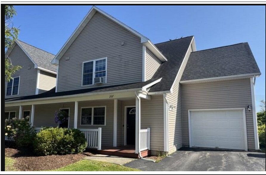 Building Photo - 207 Farmall Dr