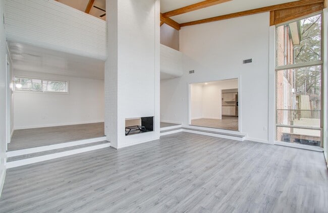 Building Photo - 417 Brook Hollow Dr