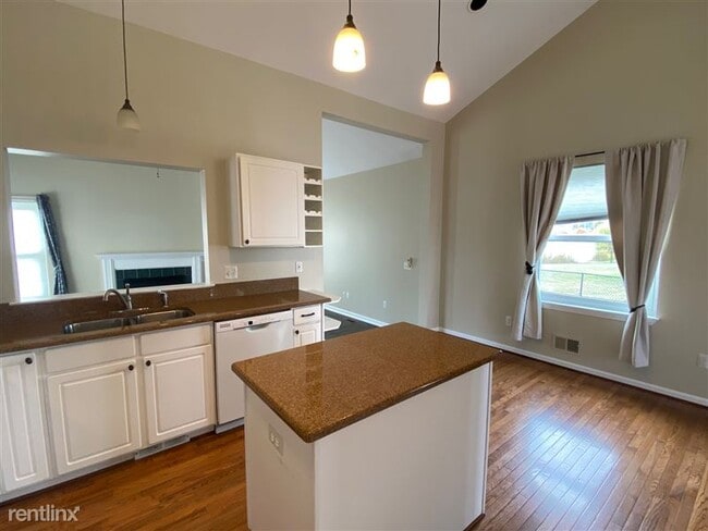 Building Photo - 6710 Summerdale Ct E
