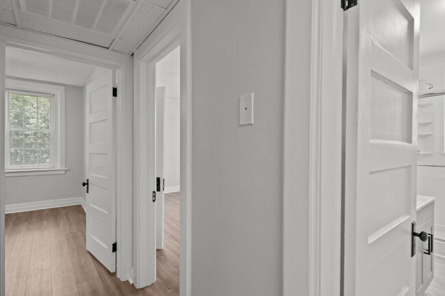 Building Photo - Modern Living in the Heart of Ghent – Walk...