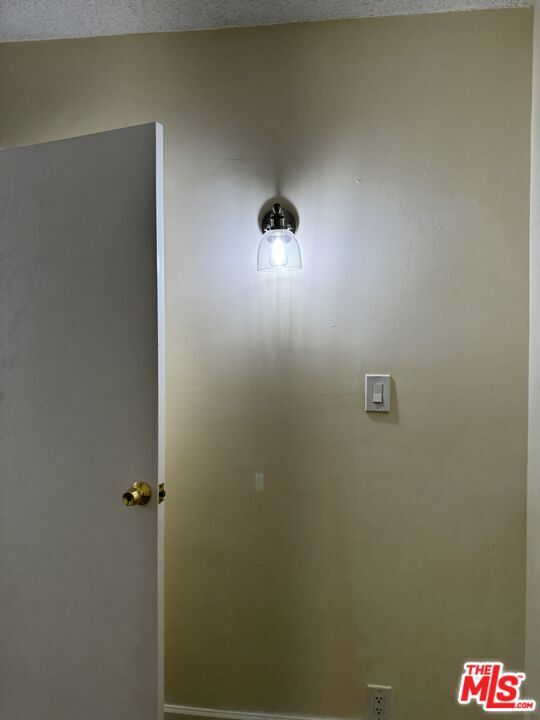 Building Photo - 543 Evergreen St