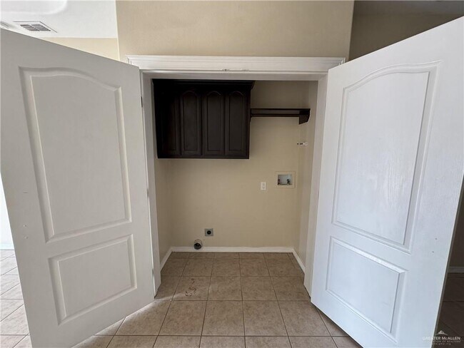 Building Photo - 31 N Linares St