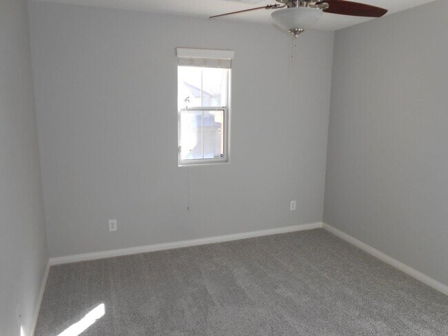 Building Photo - Beautiful Spacious Home in Mountains Edge
