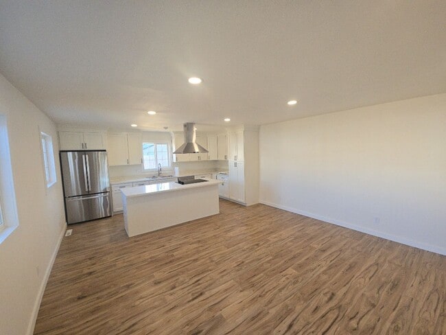 Building Photo - Price Reduction! Pet friendly! 3BD/2BA new...