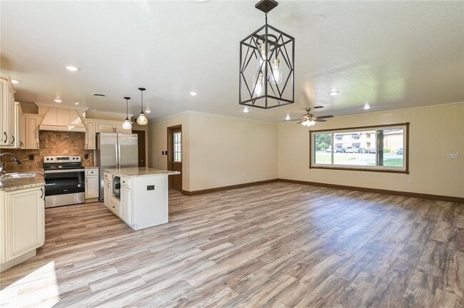 Building Photo - 1846 SE Lake Weir Ave