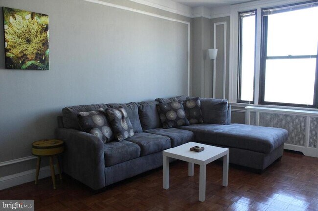 Building Photo - 2031 Locust St