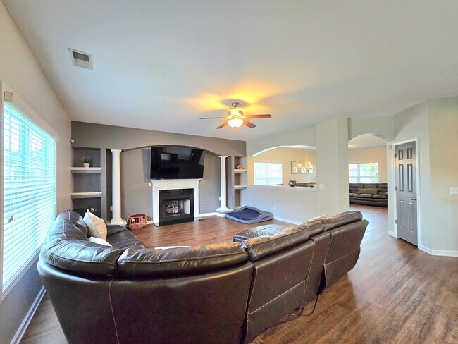 Building Photo - 525 Batty Way