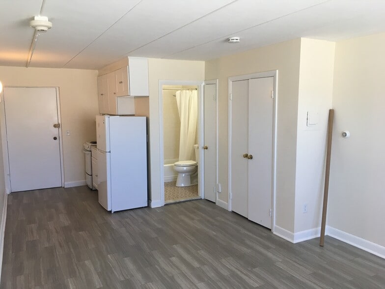 Building Photo - 186 Lexington St