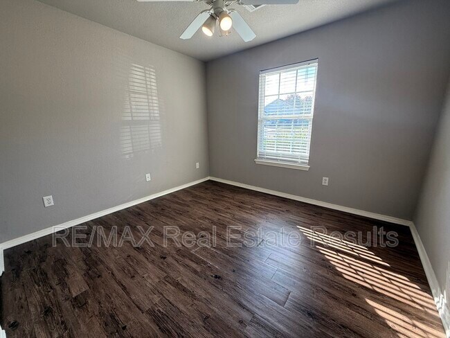 Building Photo - 420 Spicewood Trail