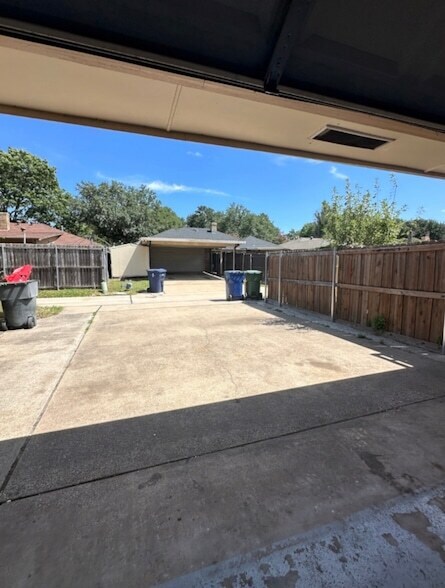 Building Photo - 1121 Goldenrod Dr