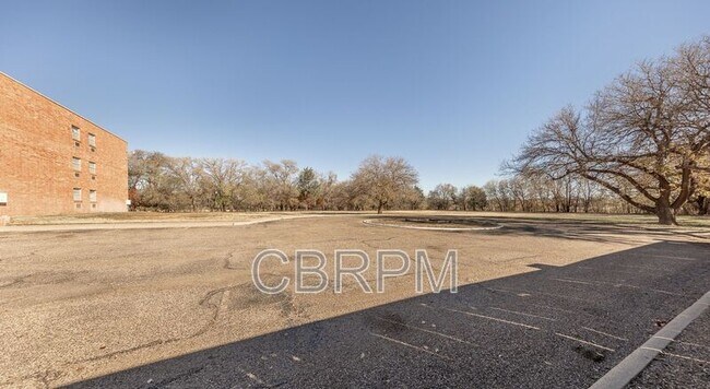 Building Photo - 2601 York Ave