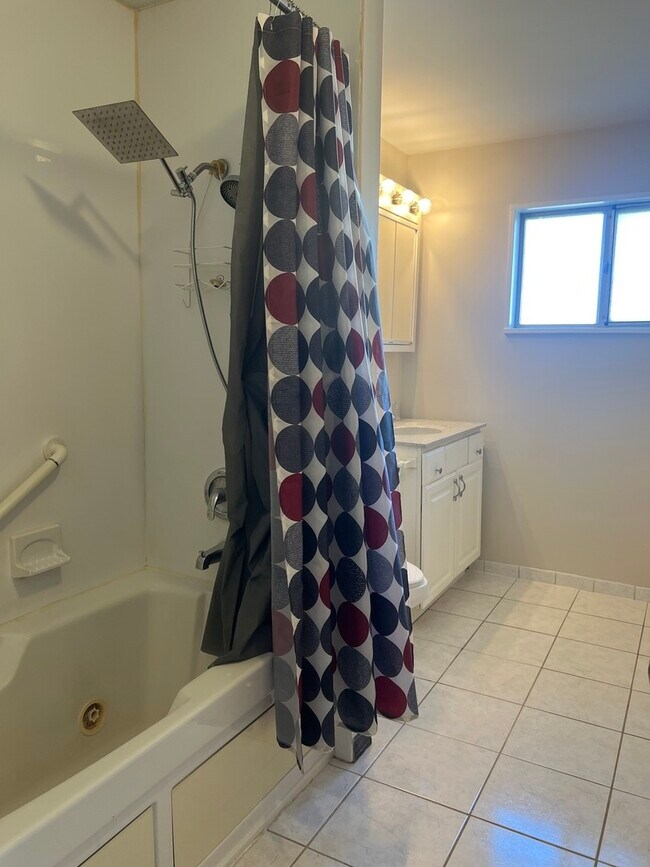 Building Photo - 319 Gentry St