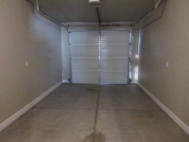 Building Photo - 3 Bedroom - 2.5 bathroom - in the heart of...