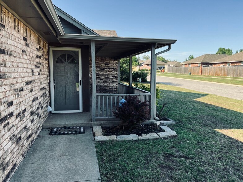 Front door - 12401 SW 4th St