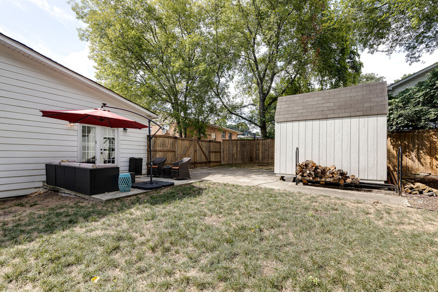 Building Photo - 2505 Oakwood Ave
