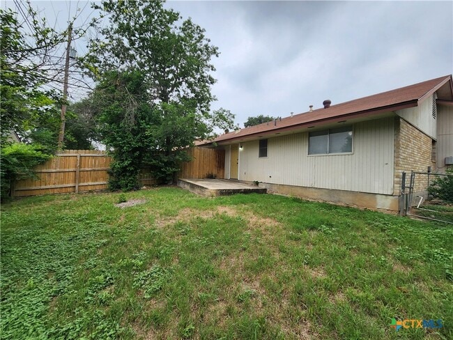 Building Photo - 317 Briarwood Dr