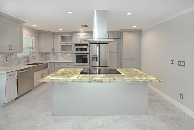 Building Photo - 3180 NW 6th Ave