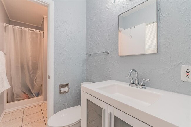 Building Photo - 3611 Anderson Ave