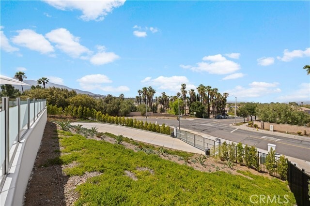 Building Photo - 1270 W Chase Dr