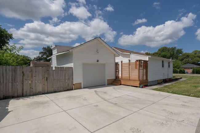 Building Photo - BEAUTIFUL 3 Bedroom Home in Little Creek!