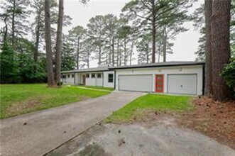 Building Photo - 4 BED/3 BATH LOCATED IN A WATERFRONT COMMUNITY!