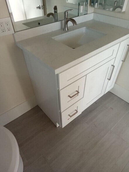 Building Photo - 1164 E Adams Blvd