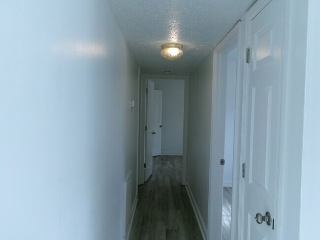 Building Photo - 615 Carter Ln