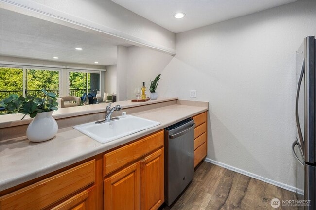 Building Photo - Resort Living at home!