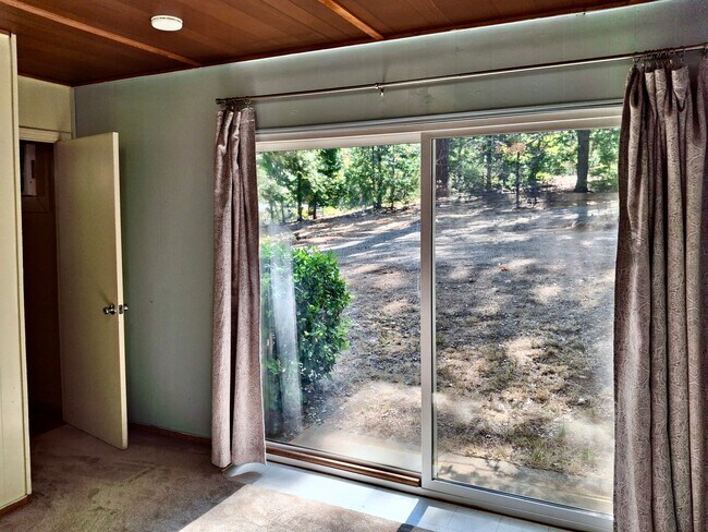 Building Photo - 1588 Quail Ln