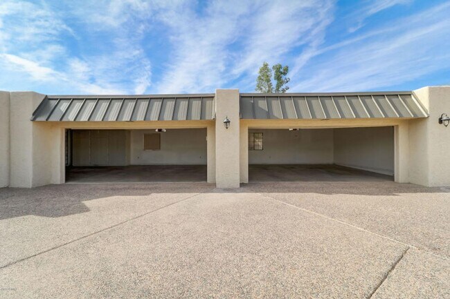 Building Photo - Beautiful 5 bed/4 bath + Den in Desirable Paradise Valley