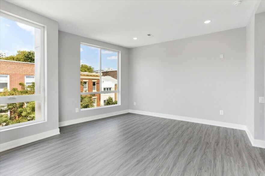 Building Photo - 650 South St