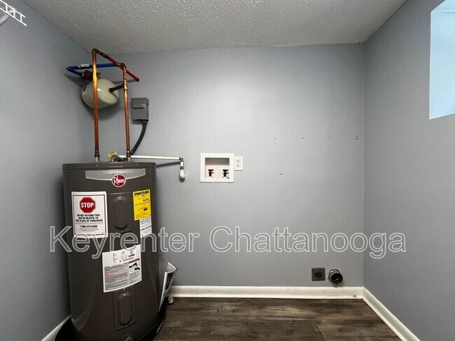 Building Photo - 7714 Basswood Dr