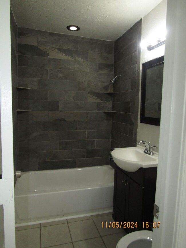 Building Photo - Newly renovated! $200 off First Full month...