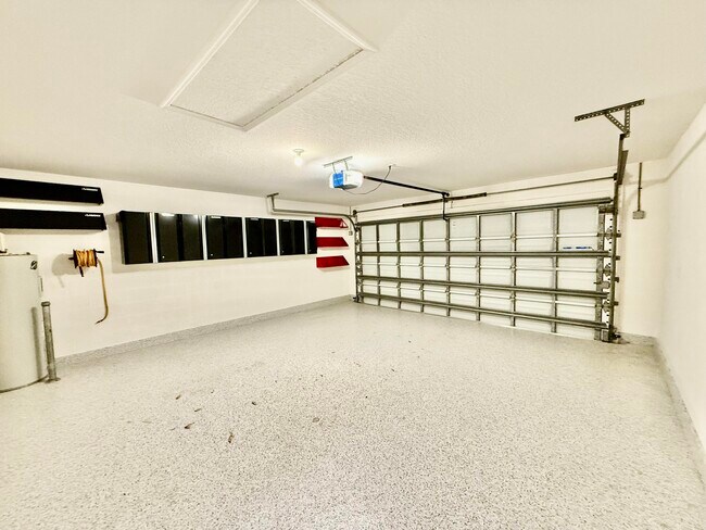 Building Photo - 949 SW Fisherman Ave