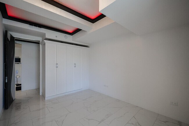 Building Photo - 7157 E Rancho Vista Dr