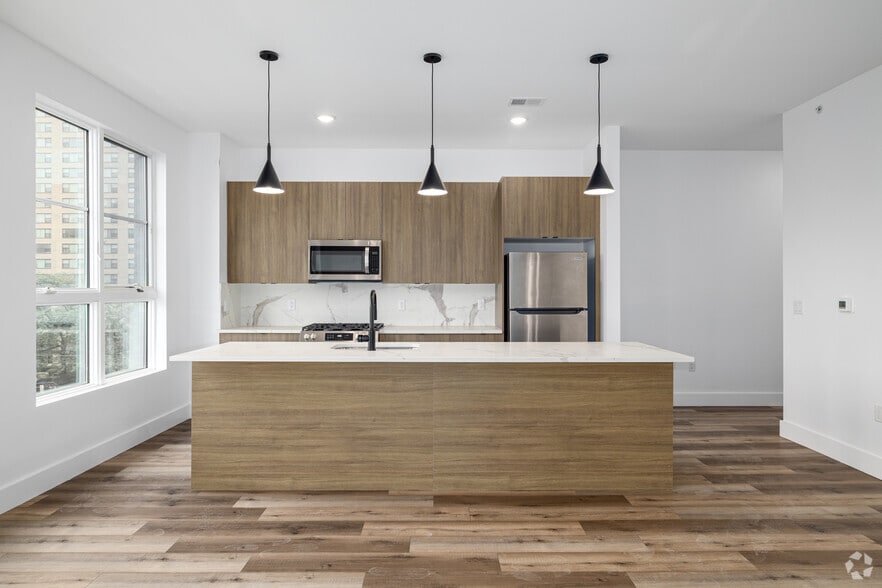 2BR, 1BA - 1115SF - Kitchen - The Prime