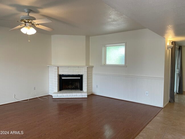 Building Photo - 8473 E Pierce St