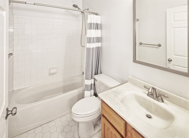 Building Photo - 453 Albany Ct