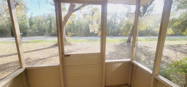 Building Photo - 11 Trails End Rd