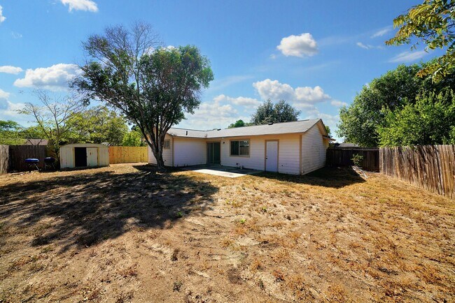 Building Photo - 225 Linda Ct