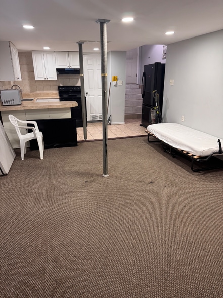 Building Photo - 180 180th St