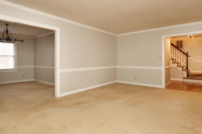 Building Photo - 227 Aspen Blvd