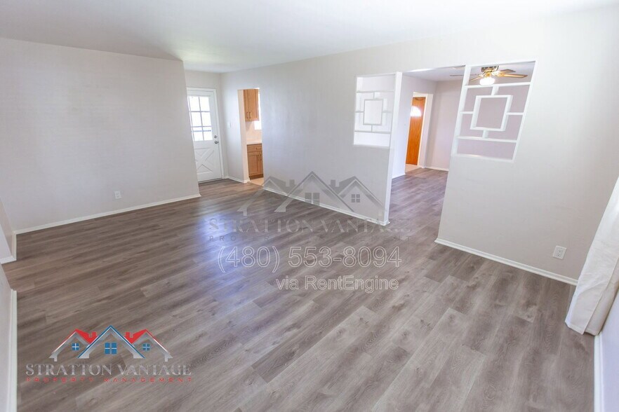 Building Photo - 3409 E Indianola Ave